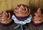 Une recette de glacage au cream ch pour cupcake au chocolat