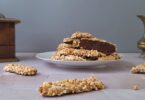 une assiette de bâtons de maréchaux
