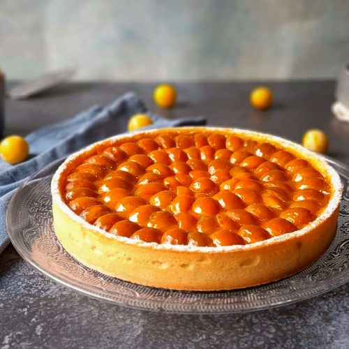 tarte aux mirabelles sur plat transparent